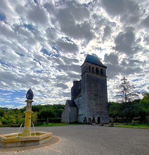 PRATS-DU-PERIGORD-Boucle des Mines-Place Village