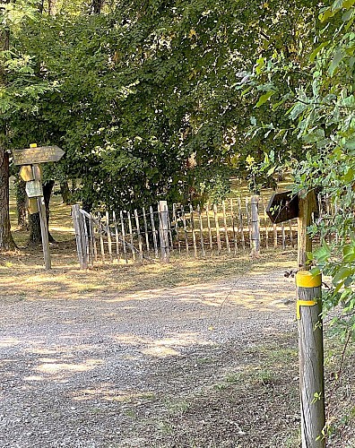 AUGIGNAC-Boucle des hameaux-Chemin-Poteau