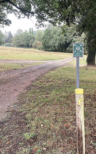 BUSSIERE-BADIL-Boucle du Banaret-Chemin-Poteau