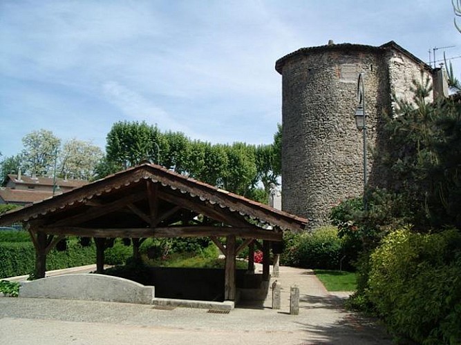 Lavoir et tour mandot, Montluel