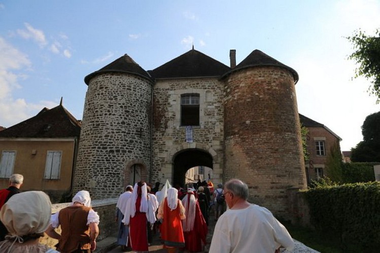 Ervy-le-Chatel - la porte Saint-Nicolas
