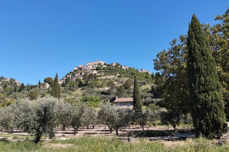 Gordes depuis la plaine