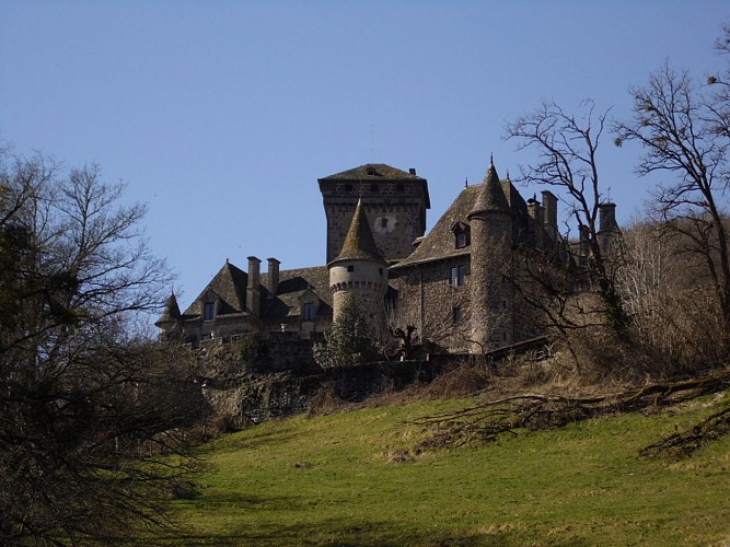 Autour du Donjon à Polminhac