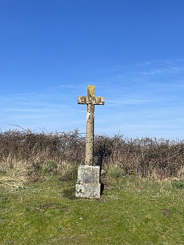 Balades Vertes, Mary : croix de Pierre du Monceau