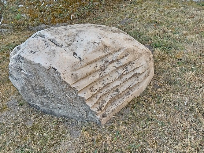 BaseVTT-Milly-N°3-Menhir et polissoirs