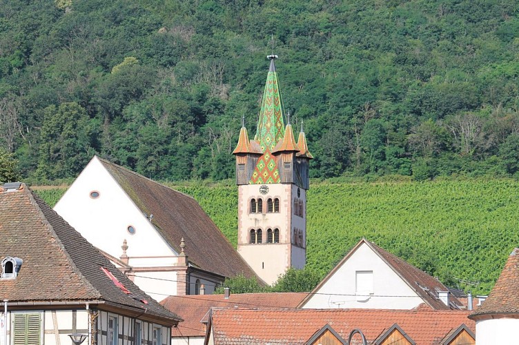 L'église Saint-Georges et son clocher à échauguettes