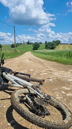MTB-VTC circuit n°28 (red) - Grand tour de Mépillat - Terres fortes de Cormoz
