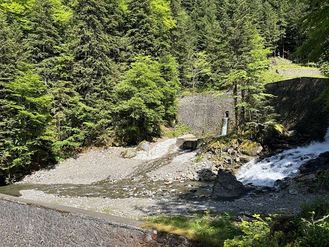 Les aménagements du ruisseau