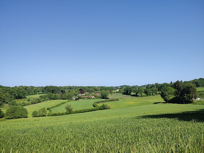 Vue sur le village du Puy de las Fons - Bujaleuf