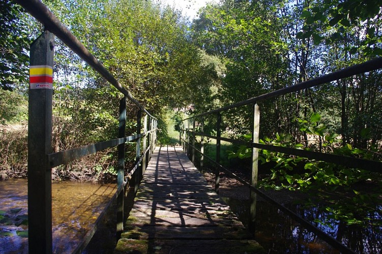 GRPMBL - Passerelle Pont de la Rode - Balise de continuité - Sussac (c) Pays Monts et Barrages