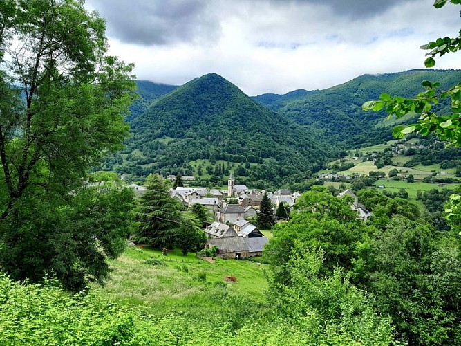 Vue sur le village de Burgalays