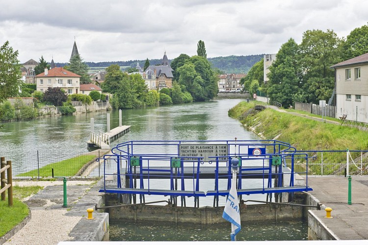 VERDUN THROUGH  THE WATER : CANAls & locks