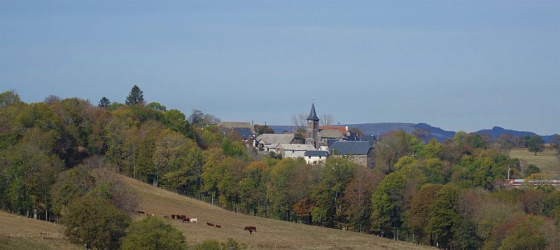 Le Château de Messilhac à Cros de Ronesque