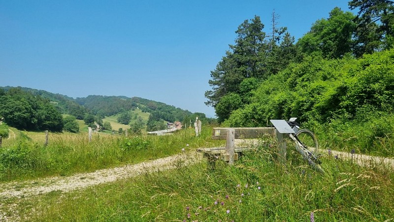 Liaison VTT (L5) Ile Chambod - Corveissiat par Gd Corent, la route des crêtes