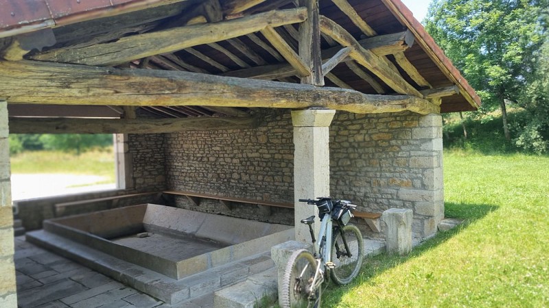 Liaison VTT (L5) Ile Chambod - Corveissiat par Gd Corent, la route des crêtes