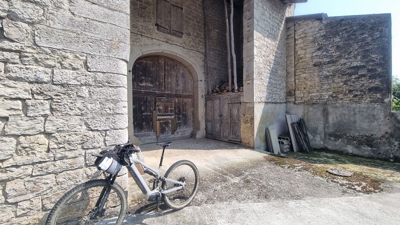 Liaison VTT (L5) Ile Chambod - Corveissiat par Gd Corent, la route des crêtes