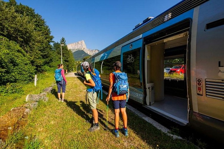 Vue sur le Mont Aiguille depuis la Gare de Clelles