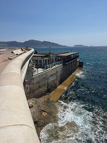 Marseille – Ride Along the Southern Coast, Parks & Châteaux