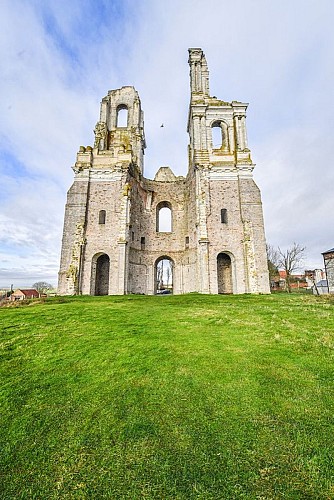 Les Tours du Mont-Saint-Eloi
