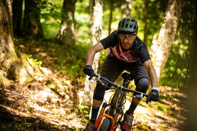 30 La Carrière, circuit VTT Descendant n°30 rouge_Autrans-Méaudre en Vercors
