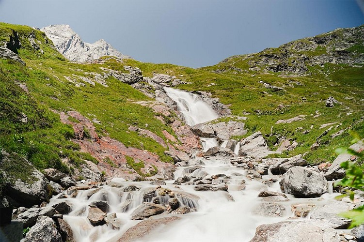 Gli  alpeggi des Chapieux e il Rifugio Robert Blanc
