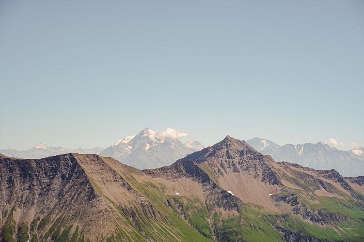 Gli  alpeggi des Chapieux e il Rifugio Robert Blanc