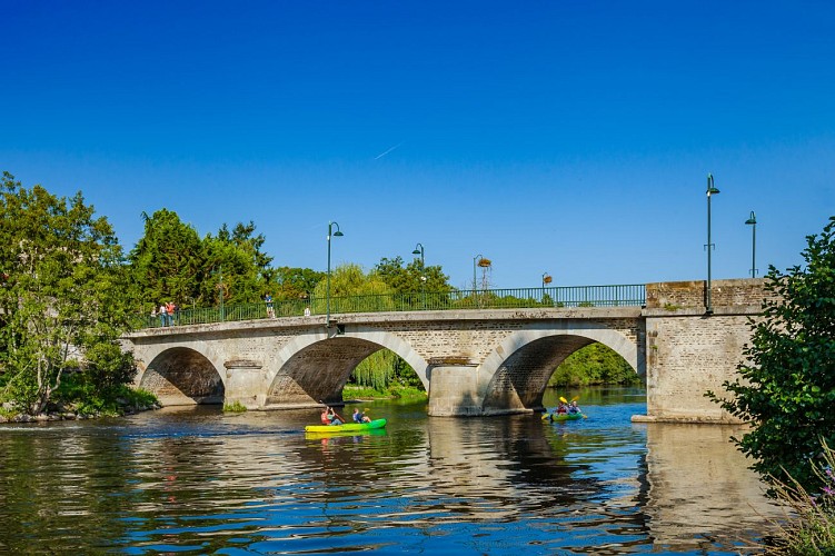 Falaise Tourisme - Pont d'Ouilly - Loisir, Kayak, VTT, Escalade © Sabina Lorkin @anibasphotography