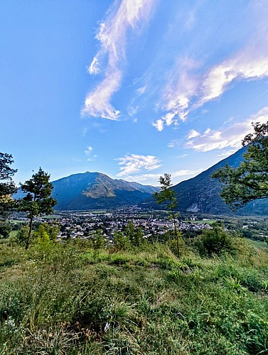 Chapelle du Cuchet par les Ruines du Château des Ducs de La Chambre_Notre-Dame-du-Cruet