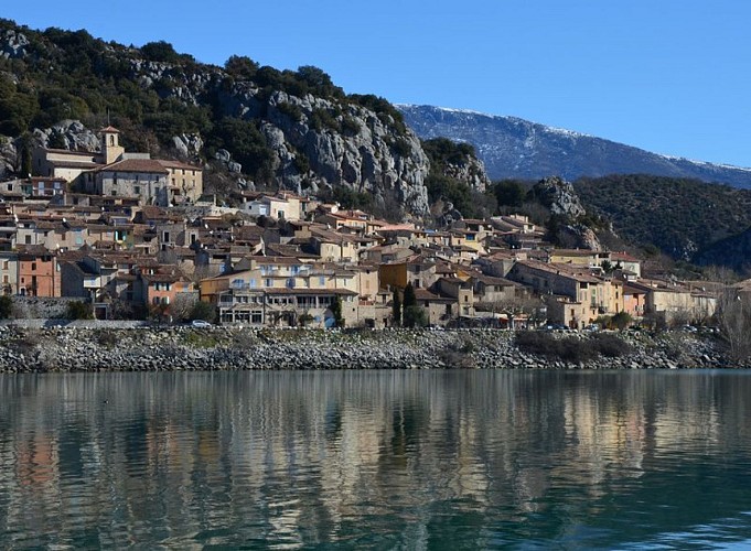 Un village les pieds dans l'eau