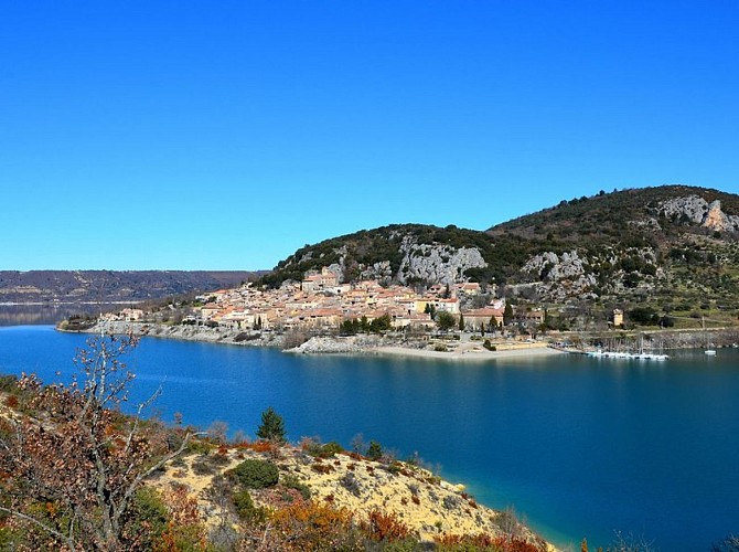 Bauduen, un village sur le lac