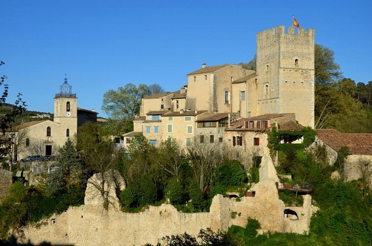 Esparron et les ruines de Viére