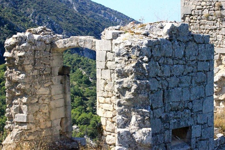 Ruines du château du Vieil Oppède