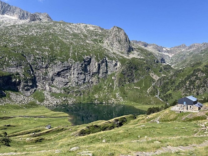 Le lac et refuge d'Espingo