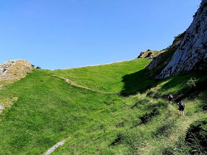 Encore quelques efforts et nous arrivons à l'estive du Gar
