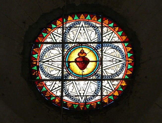 Saint-Laurent-des-Hommes_église_vitrail_Sacré_coeur