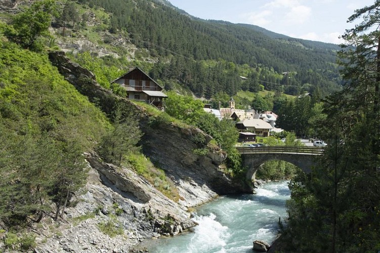 Le Guil et le village de Château-Queyras
