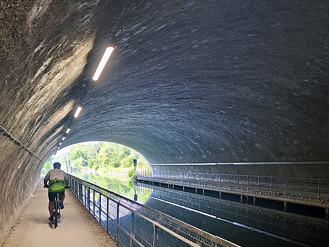 A vélo sur le canal entre Champagne et Bourgogne - V53