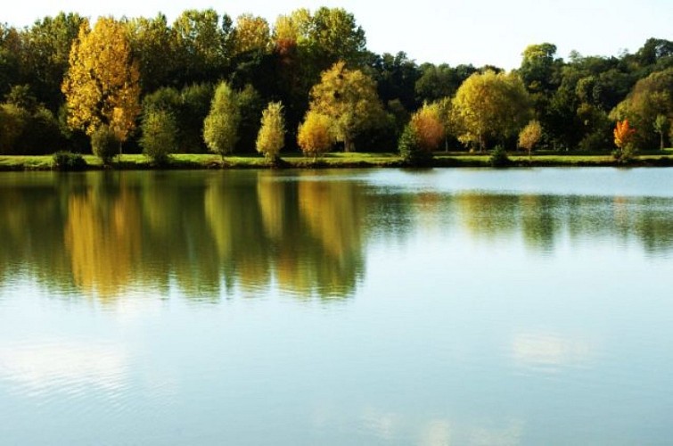 Au pied du château du Montigny