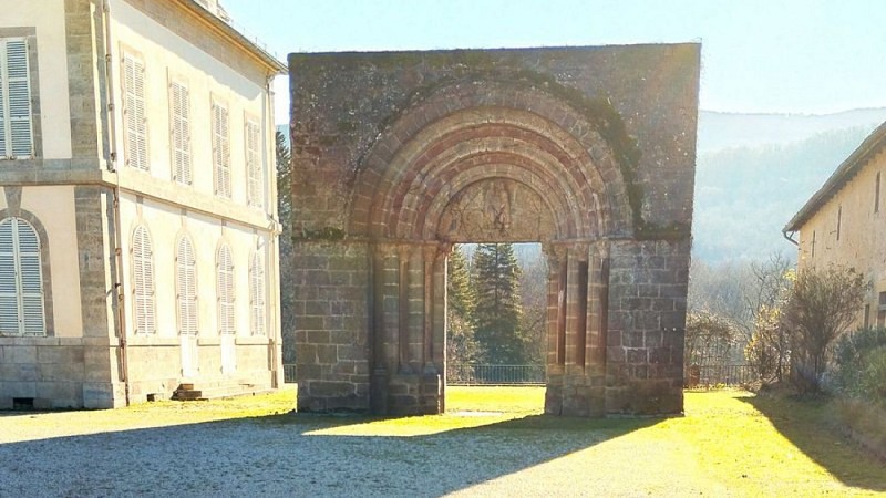 Le tympan roman de Lévinhac