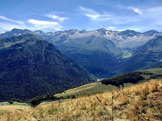 Sur le plateau de Superbagnères et la vue 180°