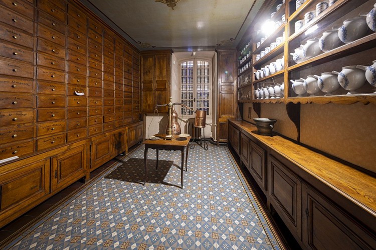 Charlieu : musées de la Soierie et Hospitalier