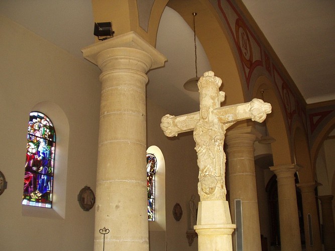 Saint-Nizier-sous-Charlieu  : église paroissiale (vitraux)