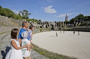 Amphithéâtre Gallo-romain, les morts et les vivants