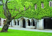 De l'abbaye au château