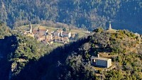 Vue sur le village et la chapelle