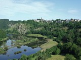 Village de Chaliers, dominant la Truyère
