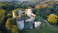 La Forteresse Médiévale de Montaigu-le-Blin et ses symboles laisse place aux bénévoles