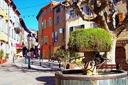 Place de l'Abbé Toti - Maison du Colporteur Esmieu - Ancienne Mairie - Eglise St Sauveur St Etienne
