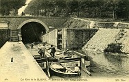 Devant le port de Joinville-le-Pont (cirkwi)