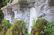 Fontaine aux trois masques